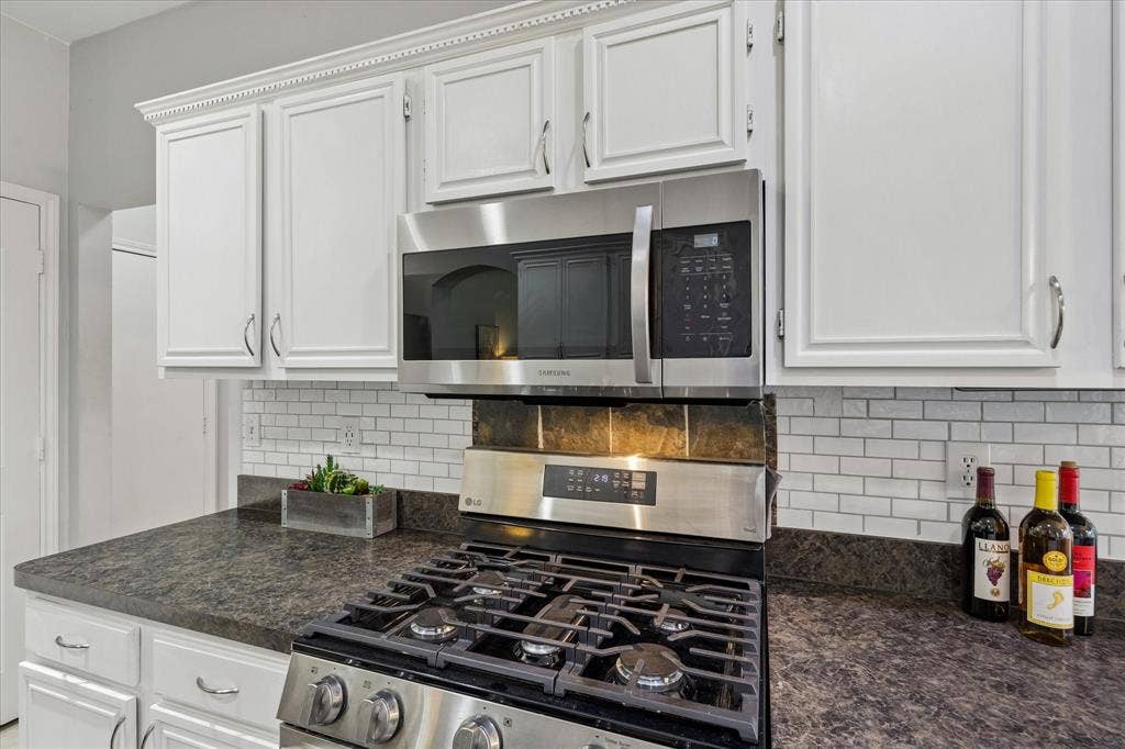 5948 Hillview Drive, Watauga, TX 76148 5948 Hillview Drive, Watauga, TX 76148