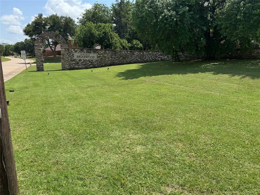 Property photo for 1701 Plum Creek Drive, DeSoto, TX