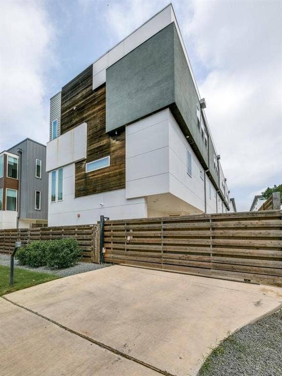 Property photo for 5711 Bryan Parkway, #102, Dallas, TX