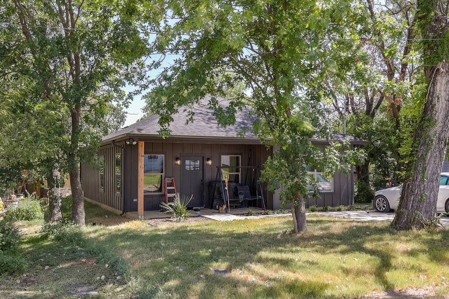 Property photo for 305 W 5th Street, Maypearl, TX