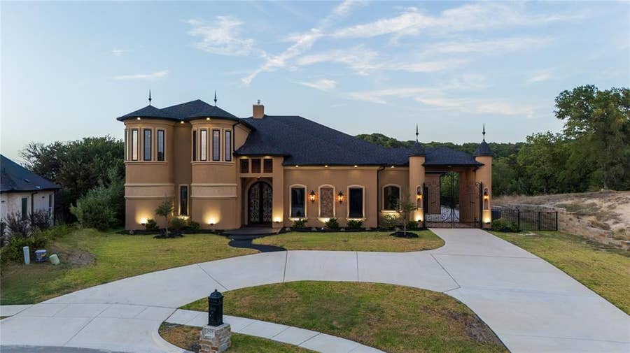 Property photo for 2621 Whispering Oaks Cove, Cedar Hill, TX