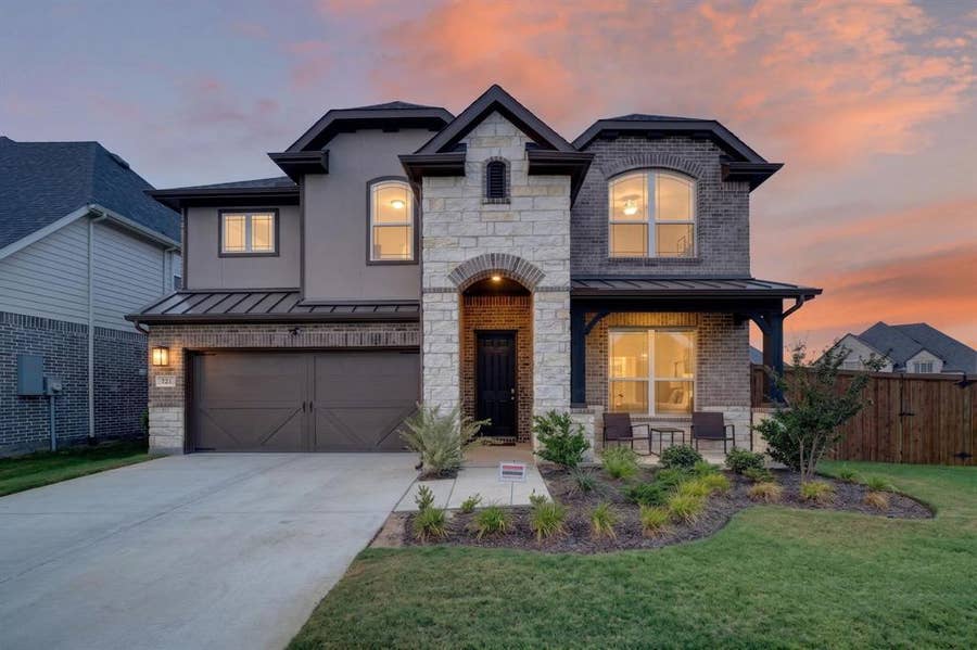 Property photo for 721 Kurrus Street, Justin, TX