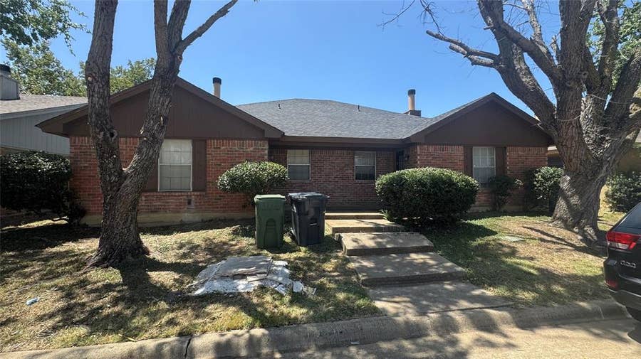 Property photo for 1036 Enfilar Lane, Arlington, TX