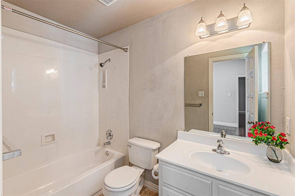 1025 Basilwood Drive, Coppell, TX 75019 1025 Basilwood Drive, Coppell, TX 75019