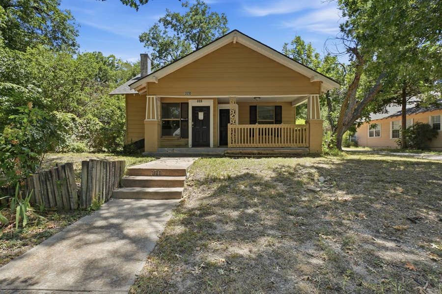 Property photo for 320 Kirven Avenue, Waxahachie, TX