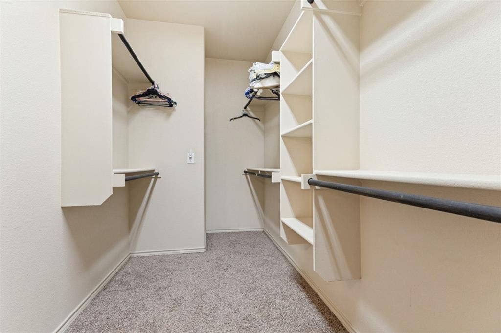 10808 Ersebrook Court, Fort Worth, TX 76052 Primary bedroom, walk-in closet