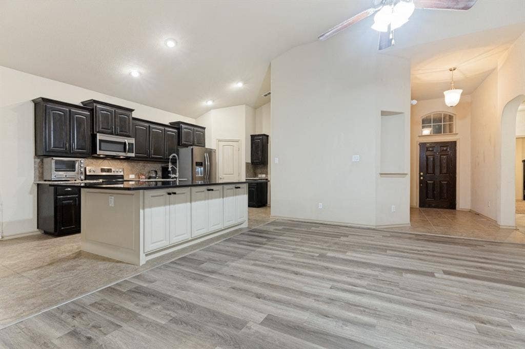 10808 Ersebrook Court, Fort Worth, TX 76052 Immense island for dining and entertaining