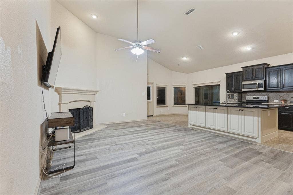 10808 Ersebrook Court, Fort Worth, TX 76052 Open concept living/dining area