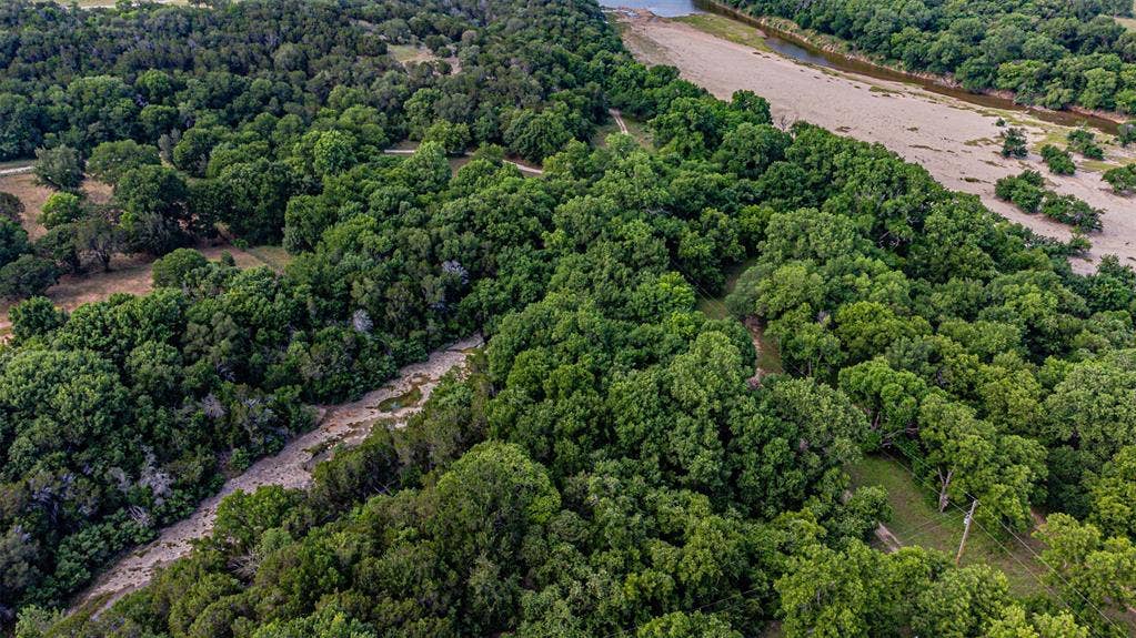3018 River View Court, Granbury, TX 76048 Expansive acreage featuring abundant mature trees and natural terrain