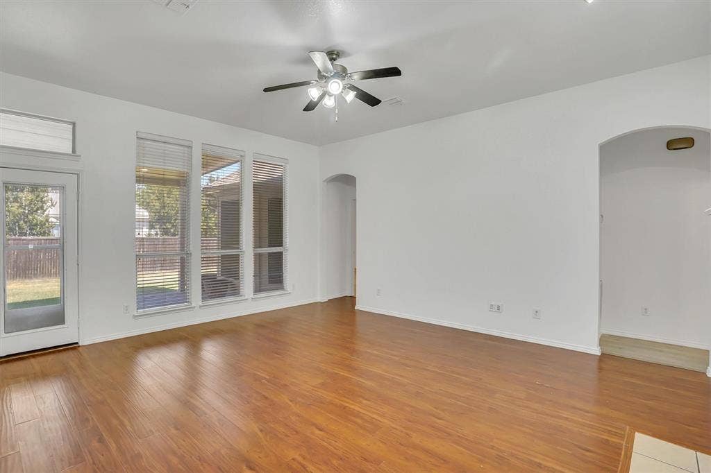 117 Fort Edward Drive, Arlington, TX 76002 117 Fort Edward Drive, Arlington, TX 76002