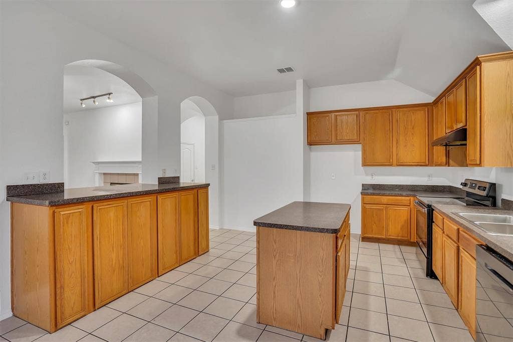 117 Fort Edward Drive, Arlington, TX 76002 117 Fort Edward Drive, Arlington, TX 76002