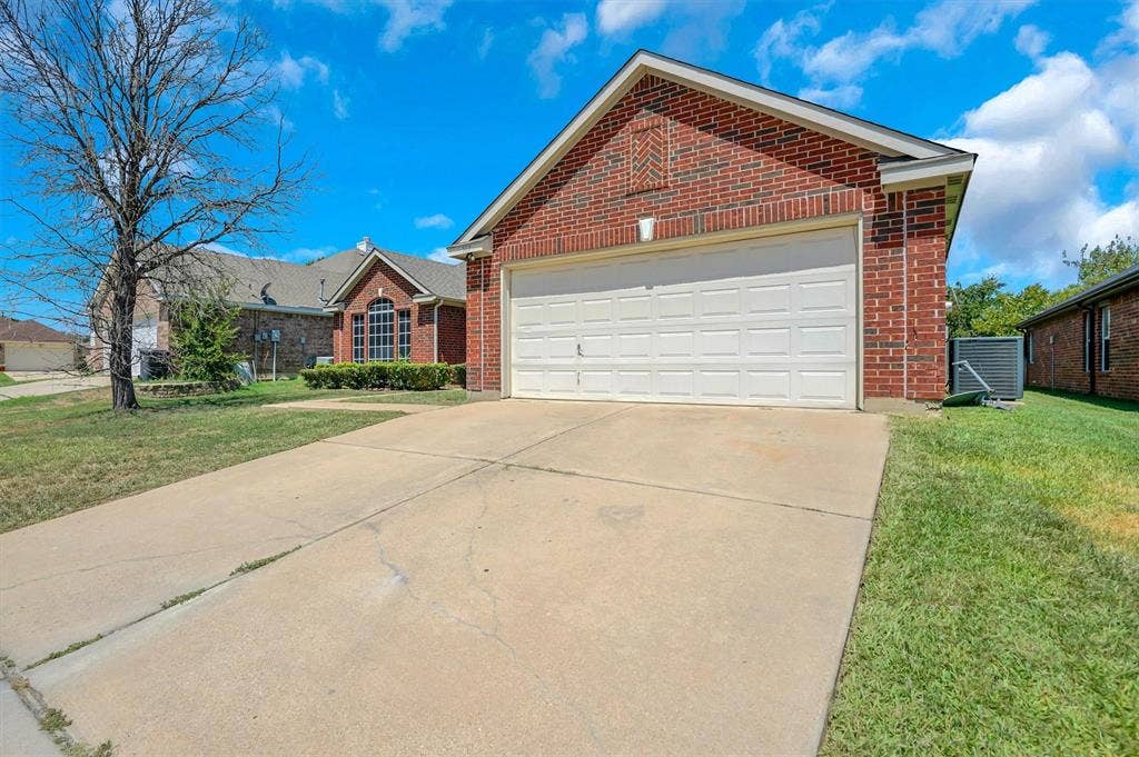 117 Fort Edward Drive, Arlington, TX 76002 117 Fort Edward Drive, Arlington, TX 76002