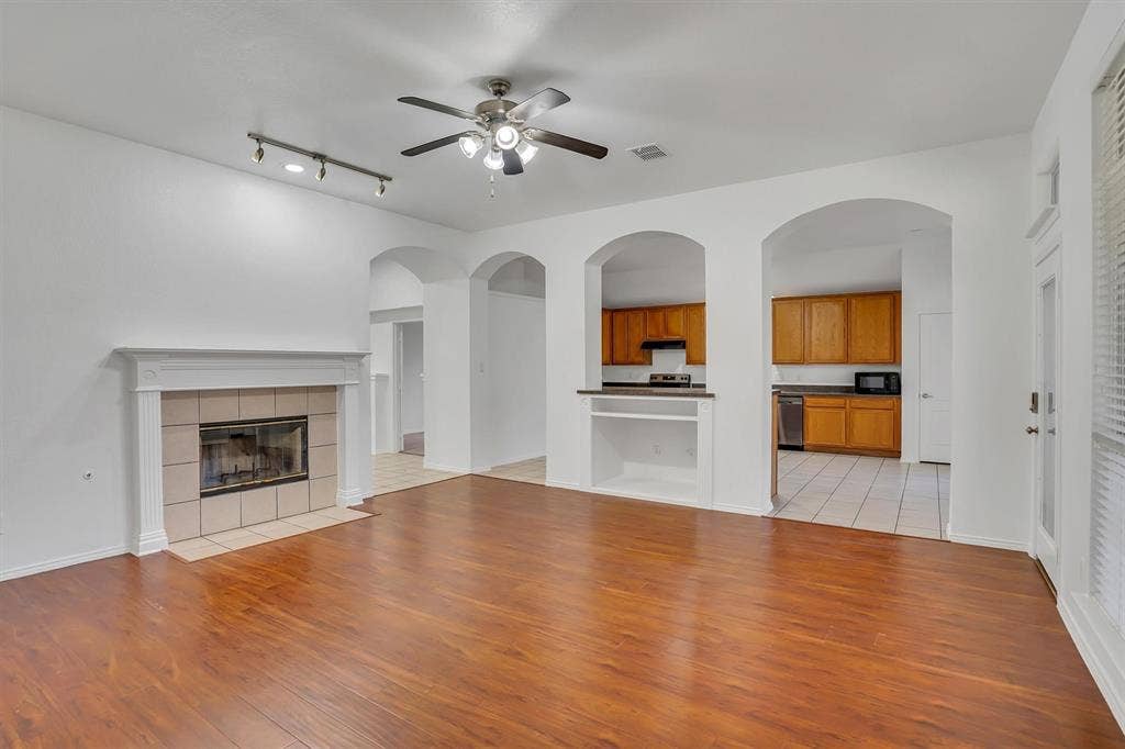 117 Fort Edward Drive, Arlington, TX 76002 117 Fort Edward Drive, Arlington, TX 76002