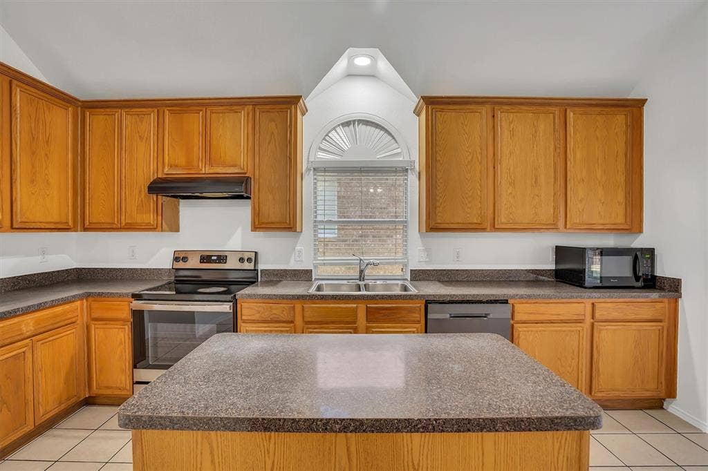117 Fort Edward Drive, Arlington, TX 76002 117 Fort Edward Drive, Arlington, TX 76002