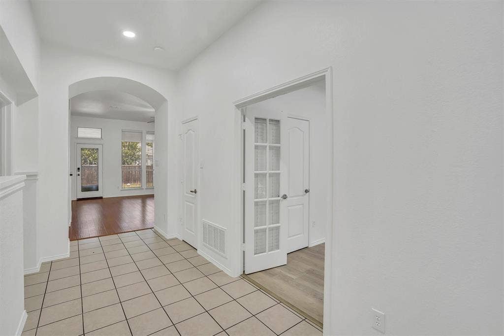 117 Fort Edward Drive, Arlington, TX 76002 117 Fort Edward Drive, Arlington, TX 76002