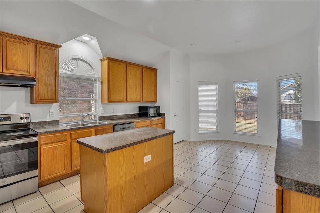 117 Fort Edward Drive, Arlington, TX 76002 117 Fort Edward Drive, Arlington, TX 76002