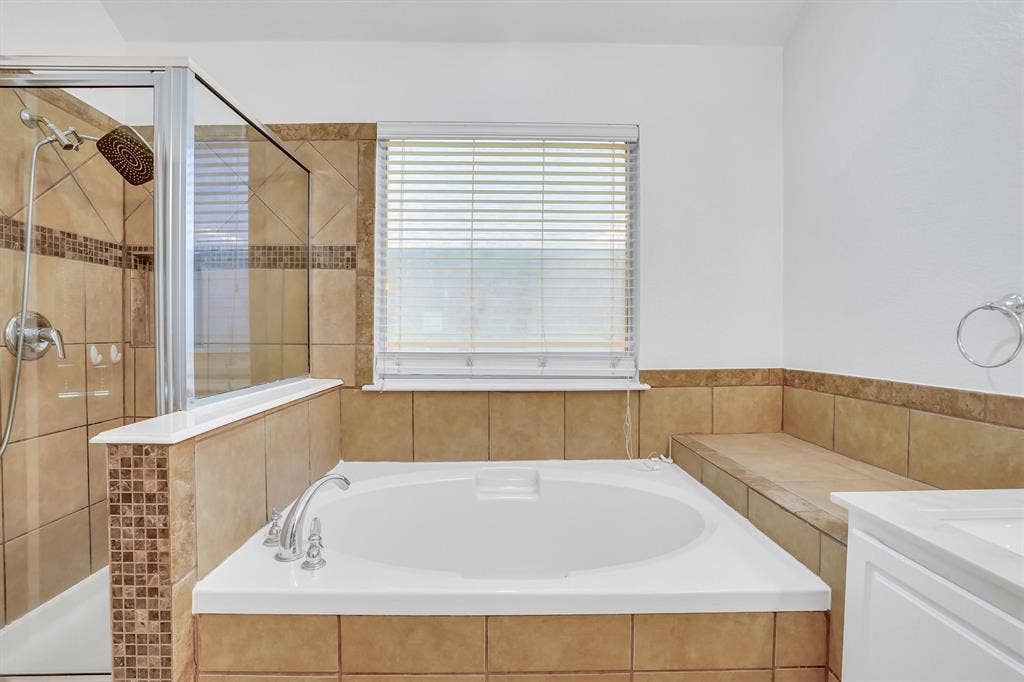 117 Fort Edward Drive, Arlington, TX 76002 117 Fort Edward Drive, Arlington, TX 76002