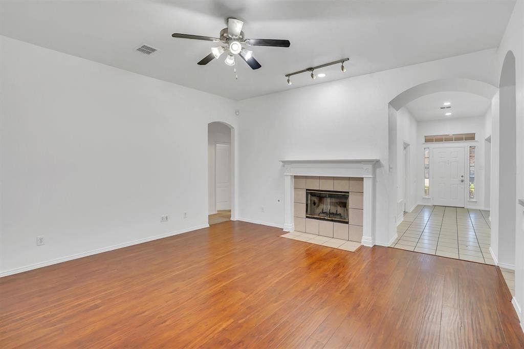 117 Fort Edward Drive, Arlington, TX 76002 117 Fort Edward Drive, Arlington, TX 76002
