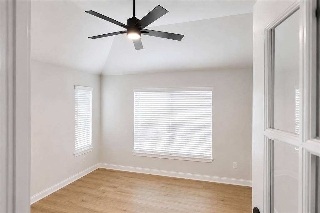 5225 Rowlan Row, Midlothian, TX 76065 Front Office
