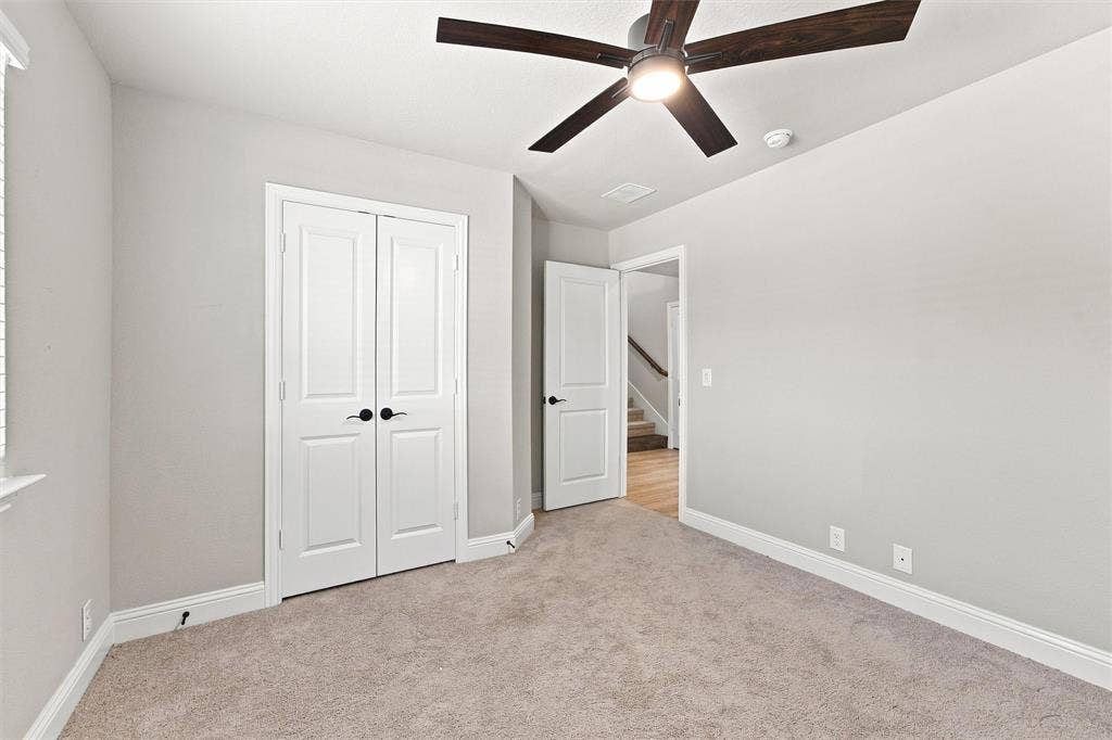 5225 Rowlan Row, Midlothian, TX 76065 Soft gray walls complement carpeted flooring