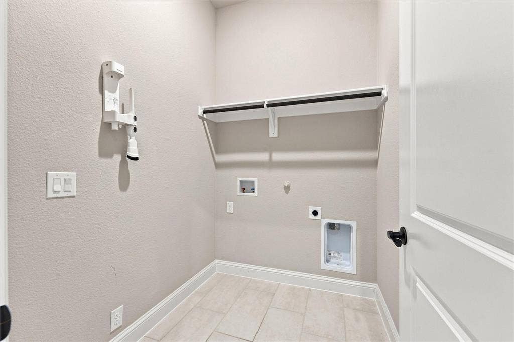 5225 Rowlan Row, Midlothian, TX 76065 Light-toned tile flooring, light-colored walls, and a built-in shelf with a hanging rod