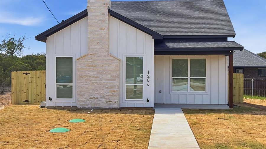 Property photo for 1206 Thicket Court, Granbury, TX