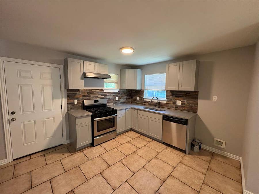 Property photo for 549 Neomi Avenue, Dallas, TX