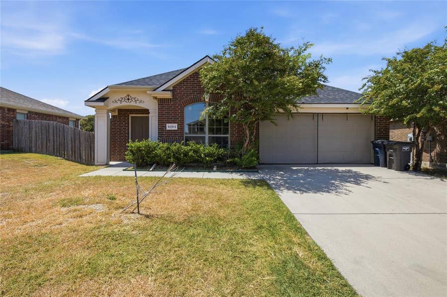 Property photo for 6204 Granite Creek Drive, Fort Worth, TX