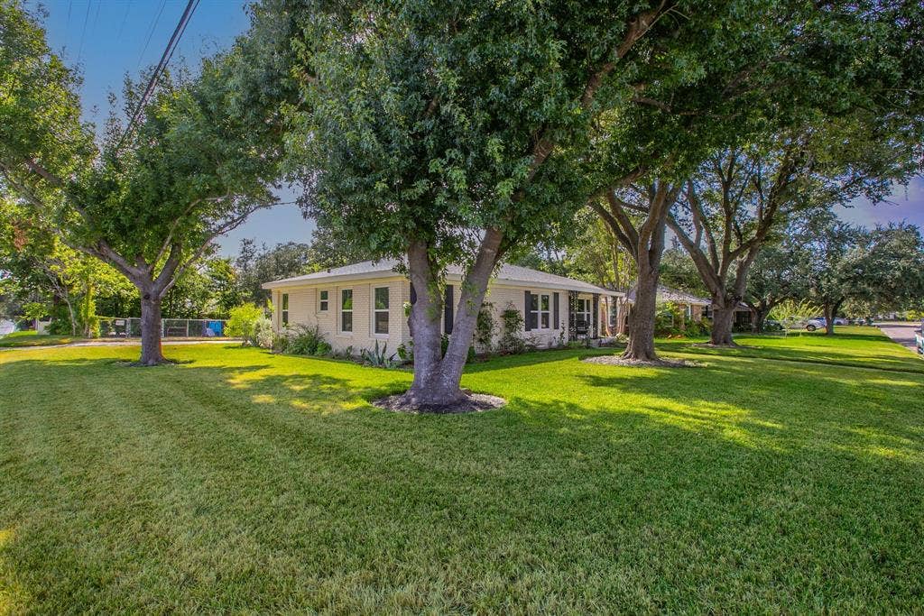 2200 N 52nd Street, Waco, TX 76710 2200 N 52nd Street, Waco, TX 76710
