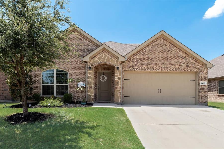 Property photo for 9237 Flying Eagle Lane, Fort Worth, TX