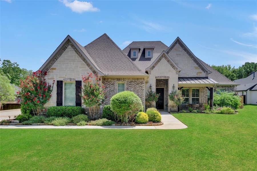 Property photo for 108 Falcon Crest Drive, Kennedale, TX