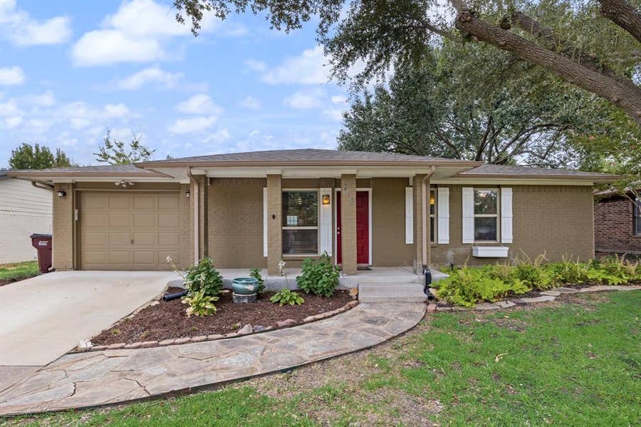 Property photo for 713 Oak Grove Lane, Royse City, TX