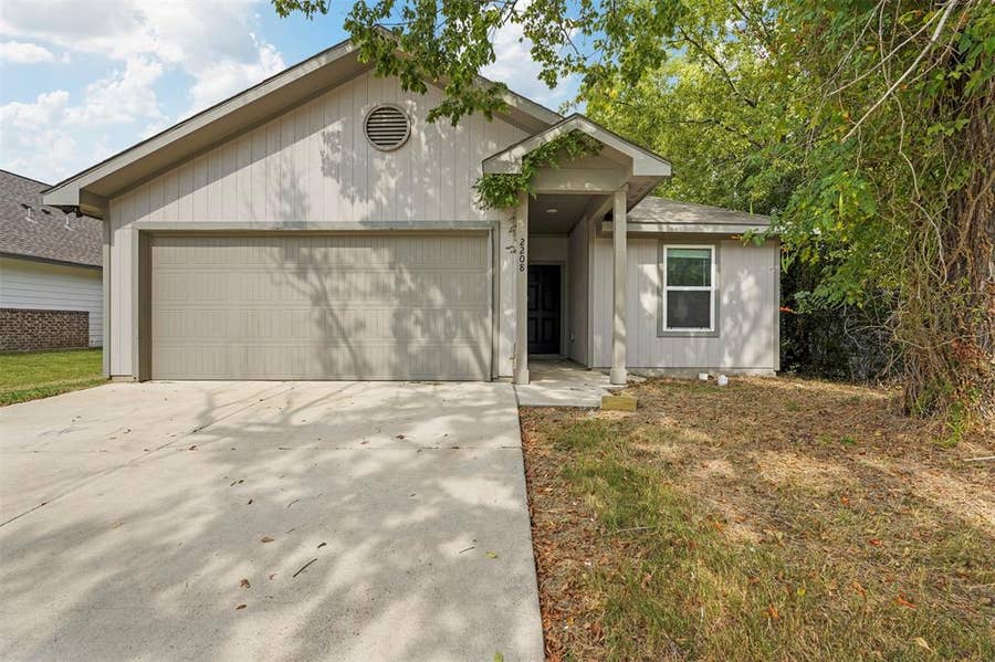 Property photo for 2208 Sayle Street, Greenville, TX