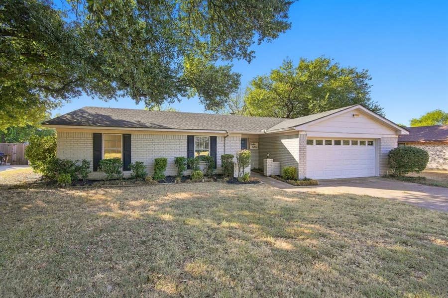 Property photo for 1215 Cindy Lane, Cleburne, TX