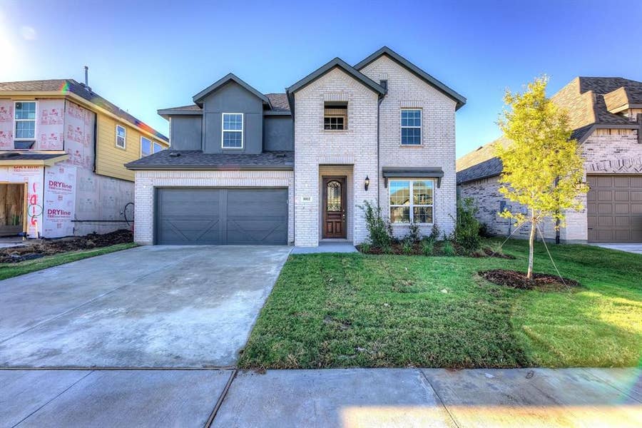 Property photo for 1012 Rosebay Drive, Justin, TX