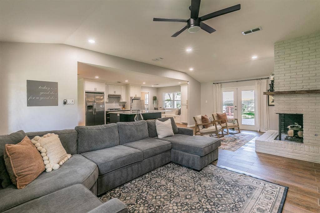 2109 Friar Tuck Drive, Arlington, TX 76013 2109 Friar Tuck Drive, Arlington, TX 76013