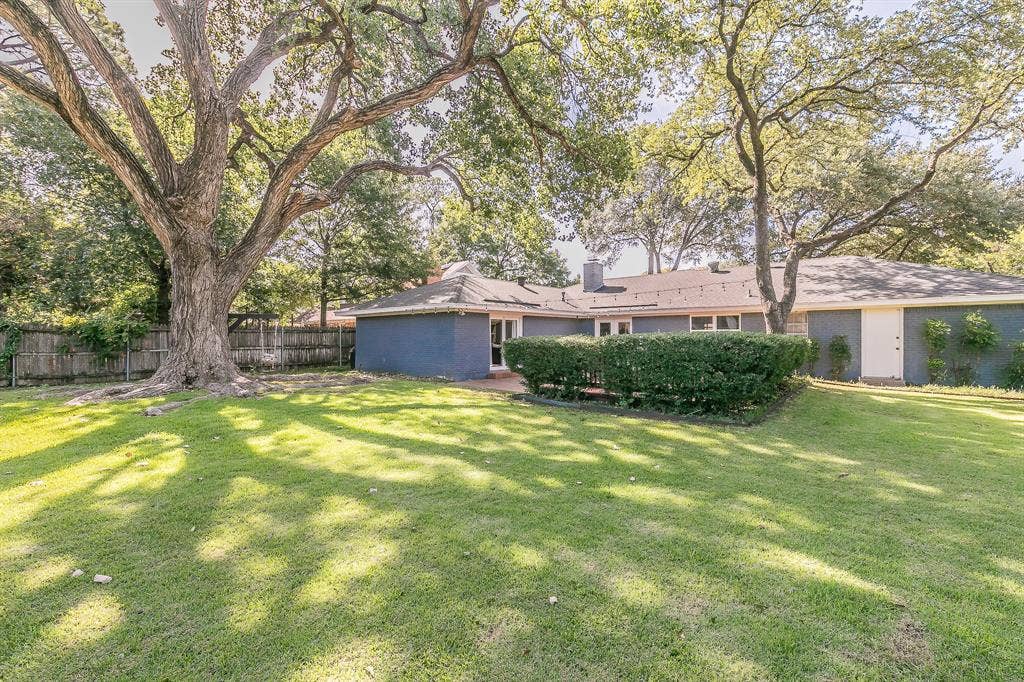 2109 Friar Tuck Drive, Arlington, TX 76013 2109 Friar Tuck Drive, Arlington, TX 76013