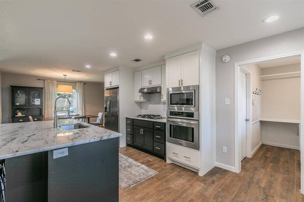 2109 Friar Tuck Drive, Arlington, TX 76013 2109 Friar Tuck Drive, Arlington, TX 76013