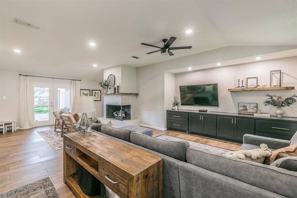 2109 Friar Tuck Drive, Arlington, TX 76013 2109 Friar Tuck Drive, Arlington, TX 76013