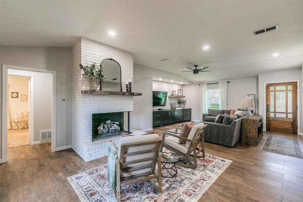 2109 Friar Tuck Drive, Arlington, TX 76013 2109 Friar Tuck Drive, Arlington, TX 76013