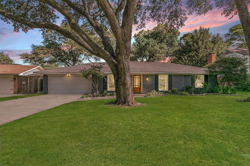 2109 Friar Tuck Drive, Arlington, TX 76013 2109 Friar Tuck Drive, Arlington, TX 76013