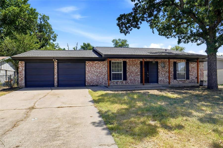 Property photo for 129 Mountain View Drive, Azle, TX