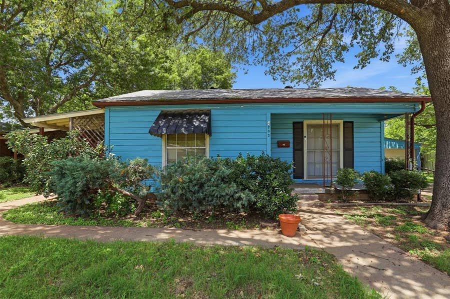 Property photo for 902 W Bridge Street, Granbury, TX