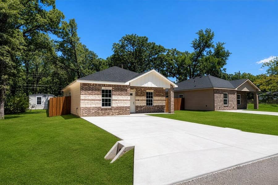 Property photo for 108 Navajo Drive, Mabank, TX