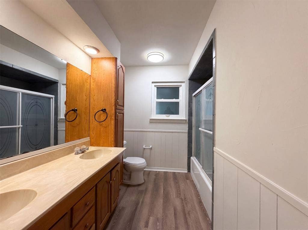 1136 Kris Street, Irving, TX 75060 1136 Kris Street, Irving, TX 75060