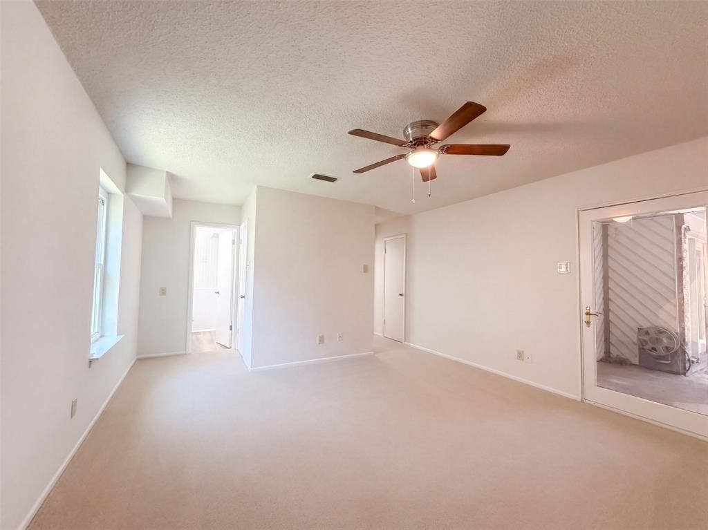1136 Kris Street, Irving, TX 75060 1136 Kris Street, Irving, TX 75060