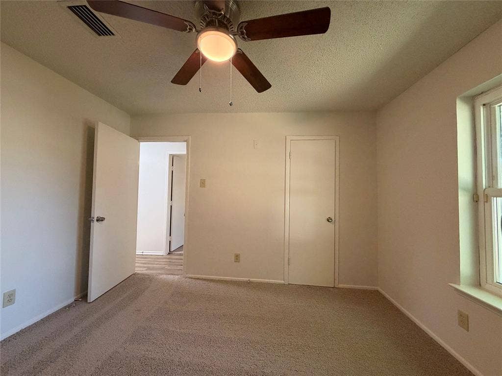 1136 Kris Street, Irving, TX 75060 1136 Kris Street, Irving, TX 75060