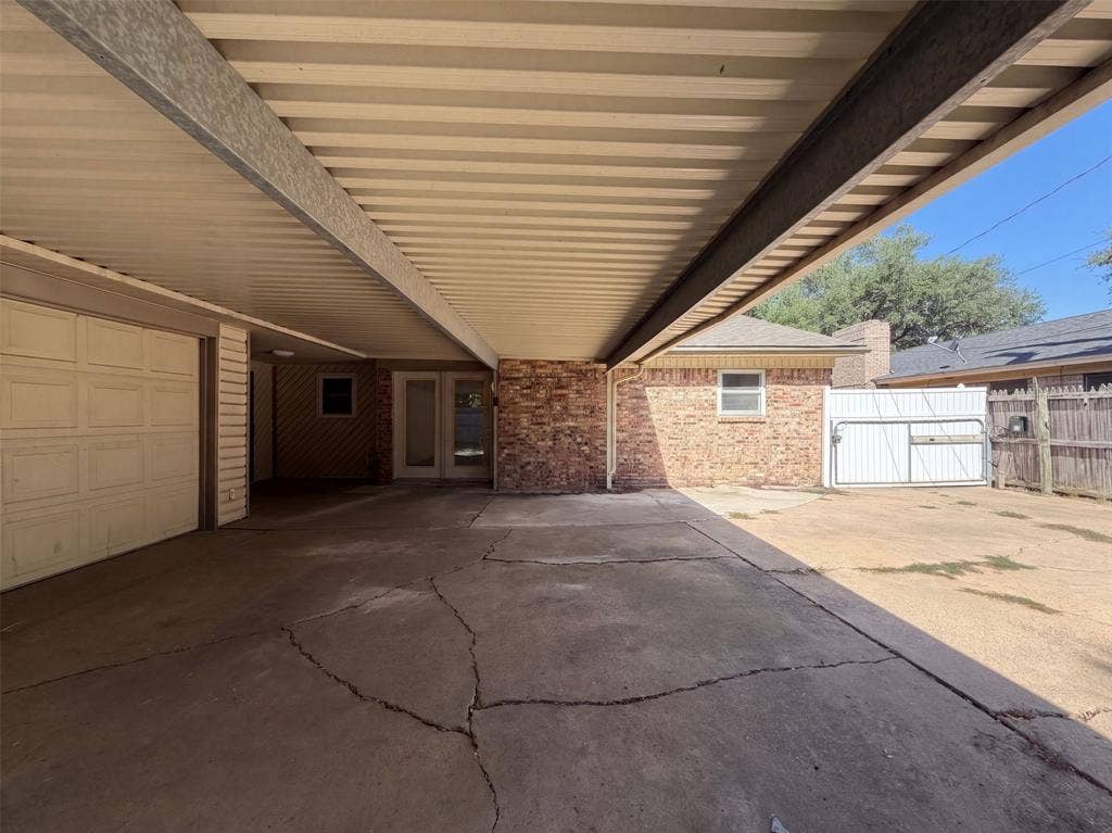 1136 Kris Street, Irving, TX 75060 1136 Kris Street, Irving, TX 75060