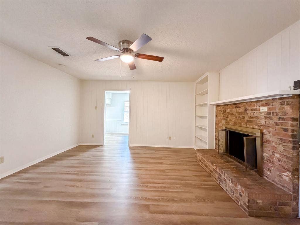 1136 Kris Street, Irving, TX 75060 1136 Kris Street, Irving, TX 75060