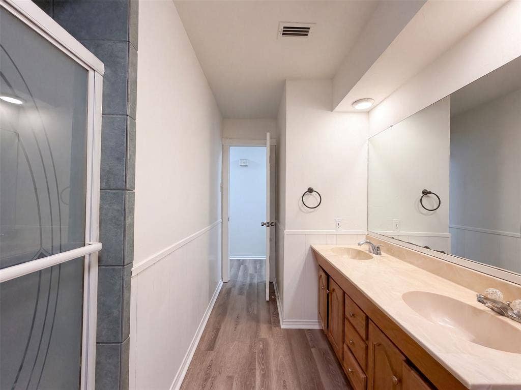 1136 Kris Street, Irving, TX 75060 1136 Kris Street, Irving, TX 75060